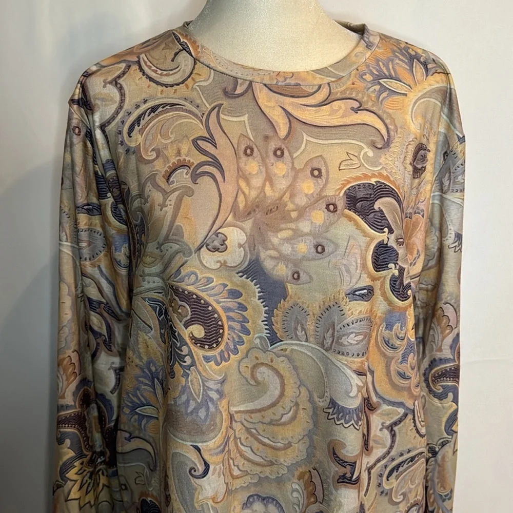 ❤️3/$30 Noracora Long Sleeve Top - Picture 1 of 10